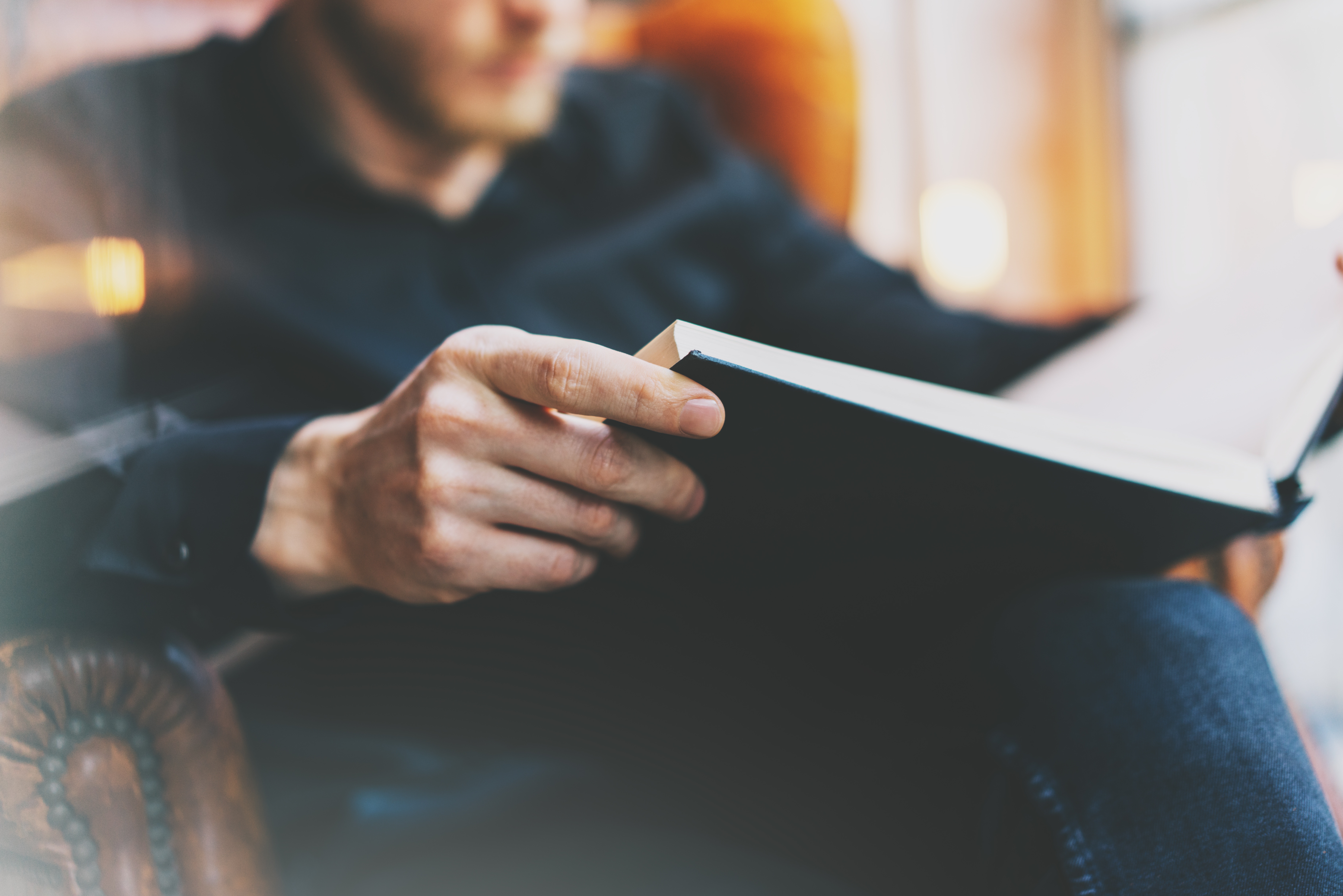 Analyst reading, Silicon Valley Research Group business book reviews on The Mind of the Strategist, The Purple Cow, and more